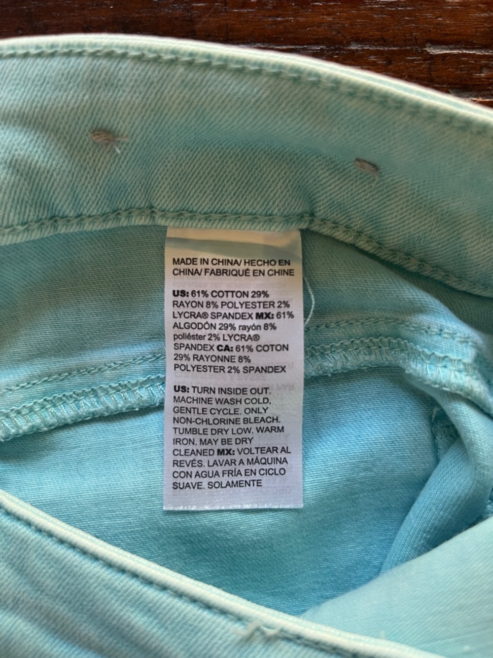 Chico’s NWOT So Slimming Girlfriend Crop Light Aqua Sz 1 - Picture 7 of 10